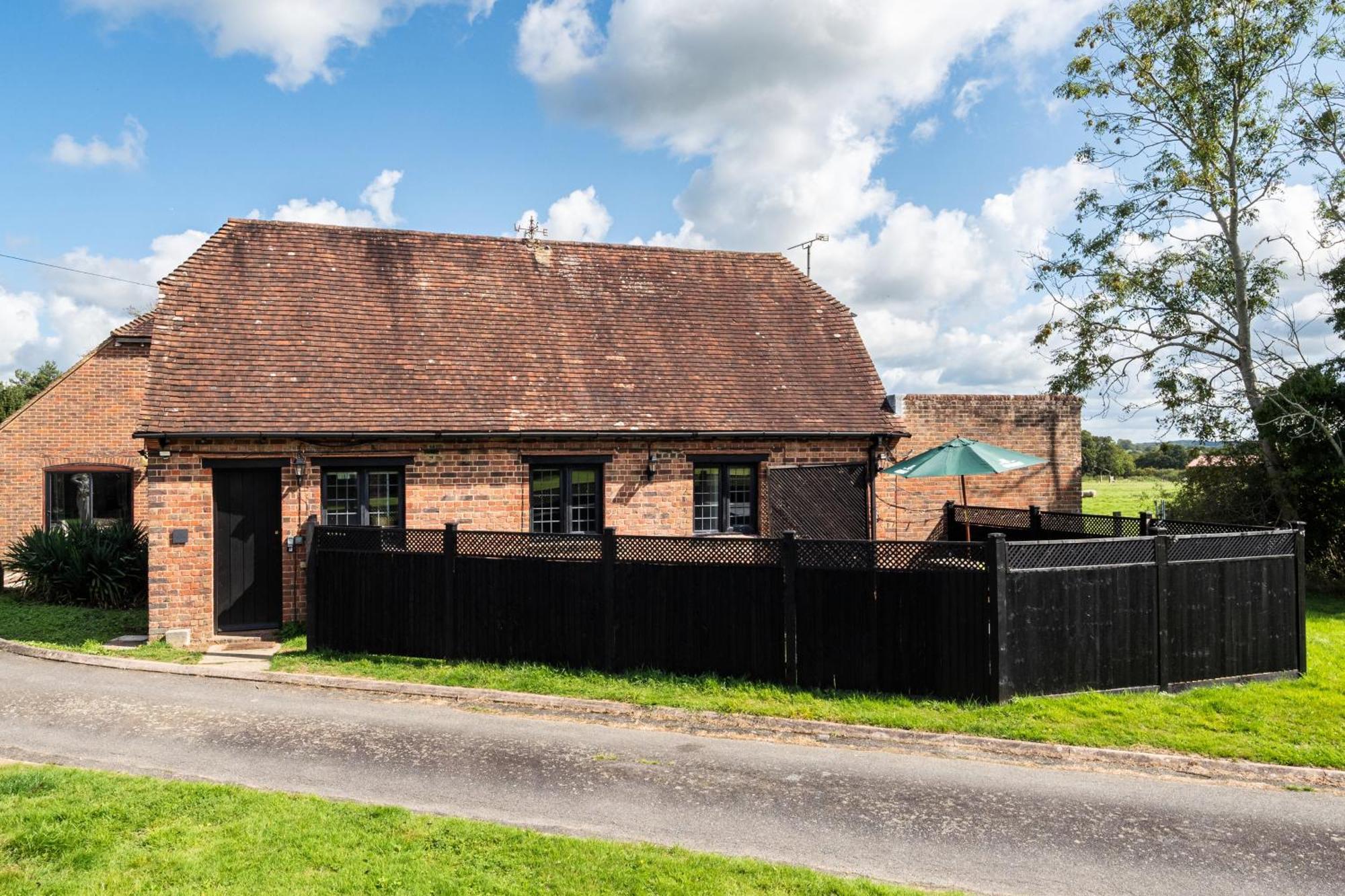 Country Cottage 2Br With Hot Tub And Tennis Court Chiddingly Exterior photo