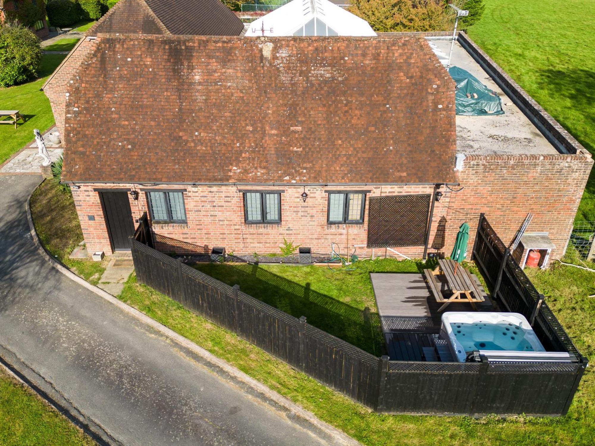 Country Cottage 2Br With Hot Tub And Tennis Court Chiddingly Exterior photo