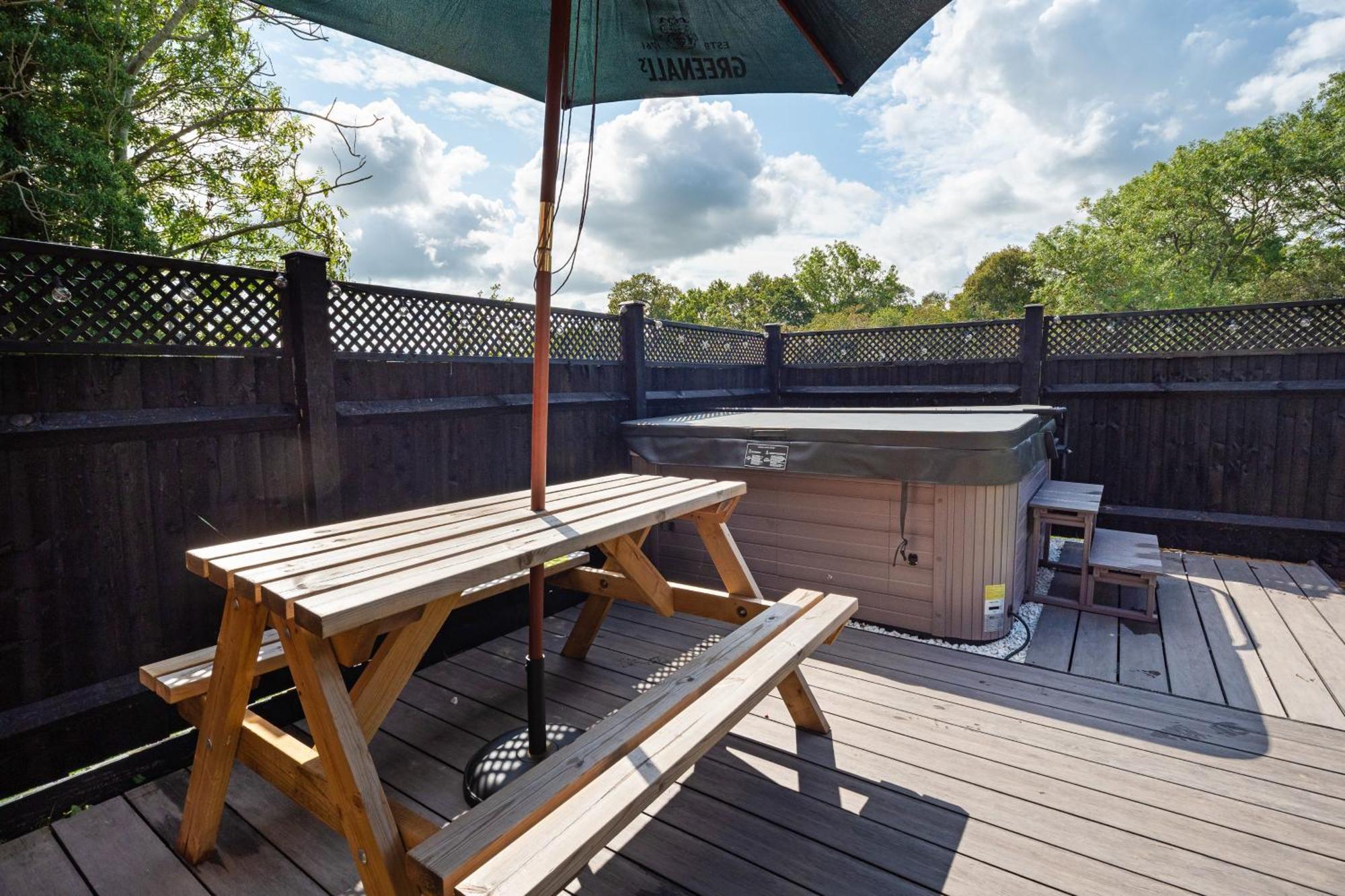 Country Cottage 2Br With Hot Tub And Tennis Court Chiddingly Exterior photo